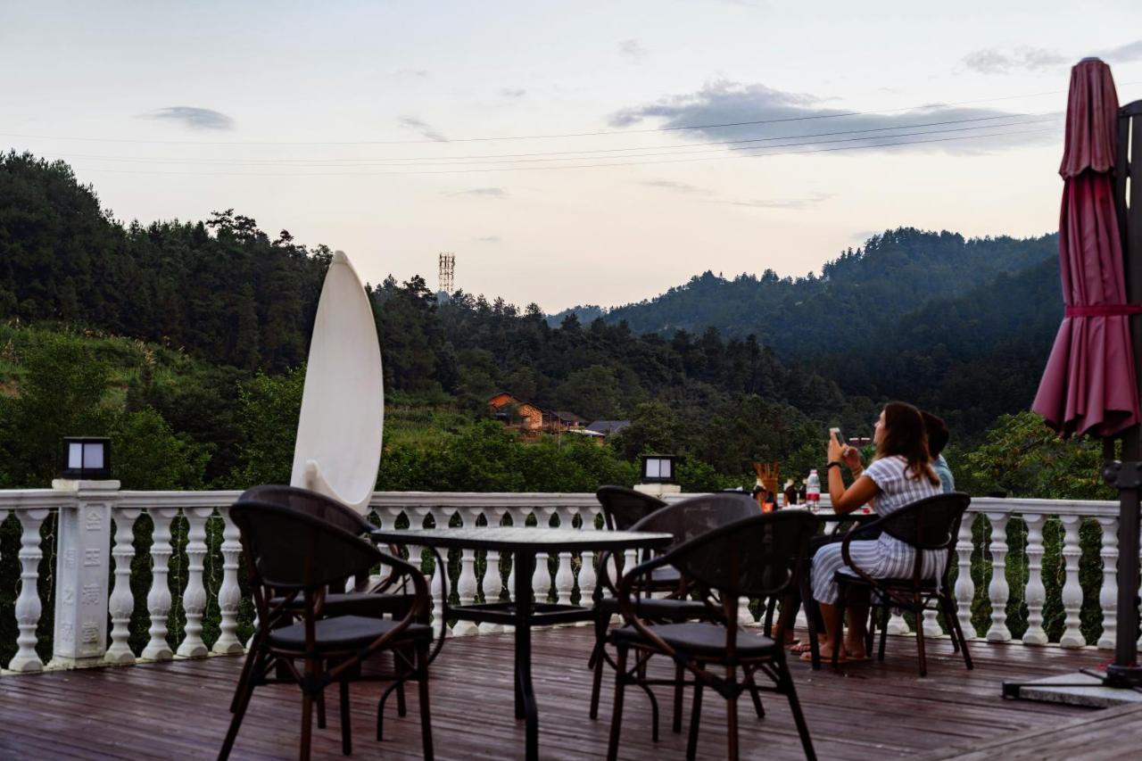 Whispering Mountains Boutique Hotel Zhangjiajie Eksteriør billede